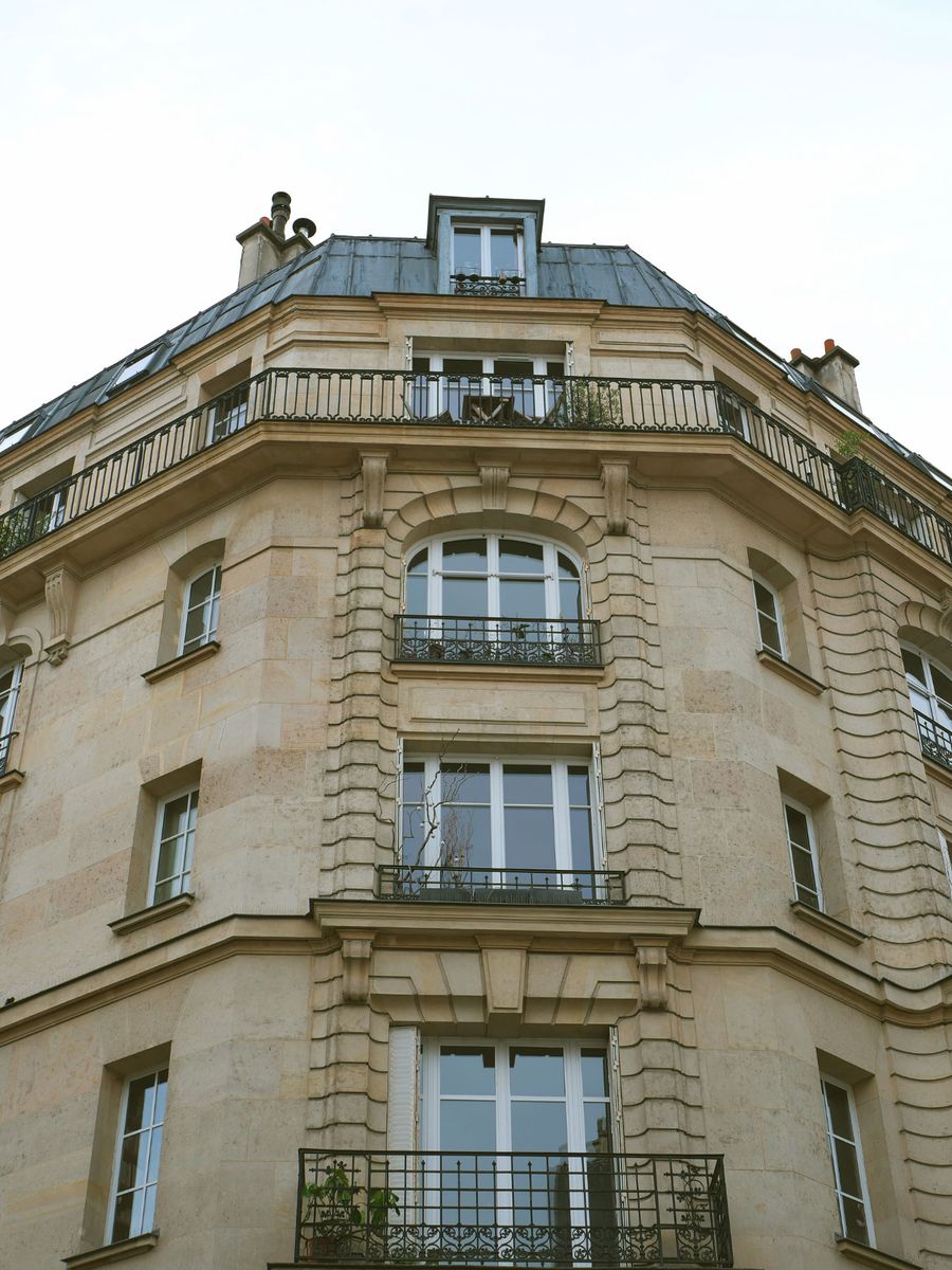 Immeuble haussmannien à Paris vendu par Bercail Immobilier
